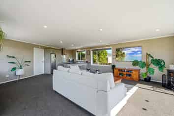 9 Glenalmond Crescent, Rockdale