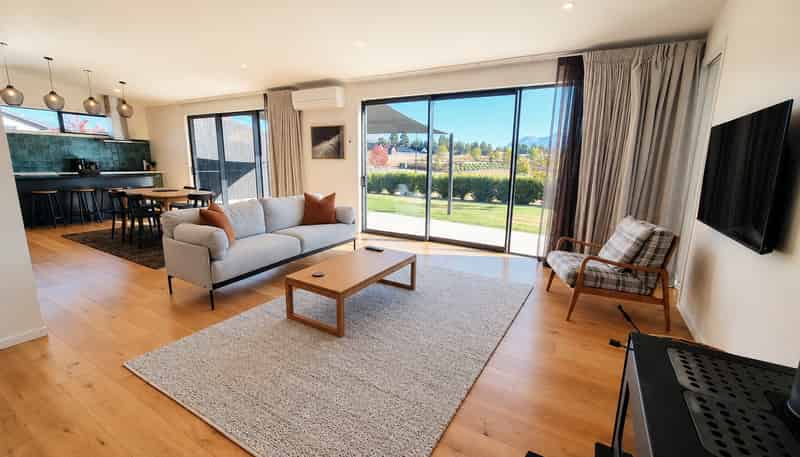 12 Tahi Street, Albert Town