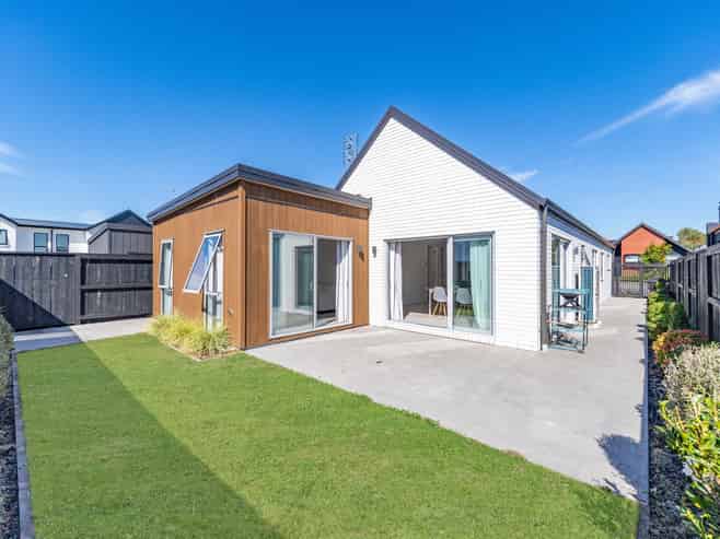 32 Earp Crescent, Chartwell