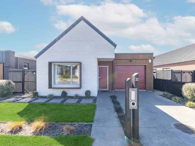 32 Earp Crescent, Chartwell