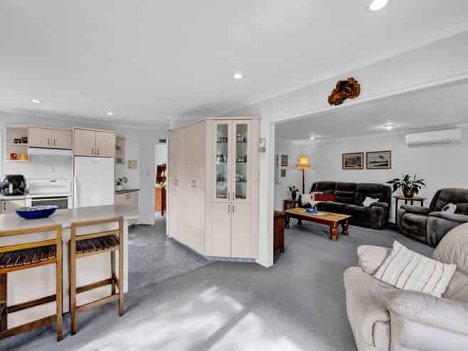 6 Mayfair Place, Westown