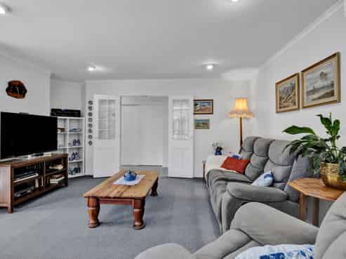6 Mayfair Place, Westown