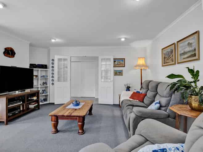 6 Mayfair Place, Westown