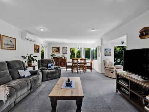 6 Mayfair Place, Westown