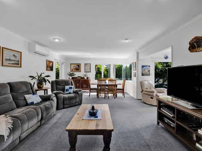 6 Mayfair Place, Westown