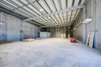 Trade Retail at The Crossing – Last Unit Left!