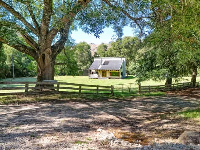 1529 Kauarapaoa Road, Brunswick