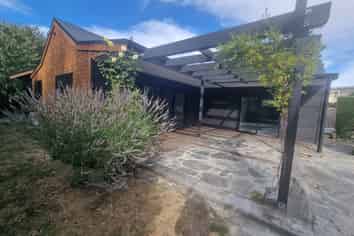 177 Alison Avenue, Albert Town