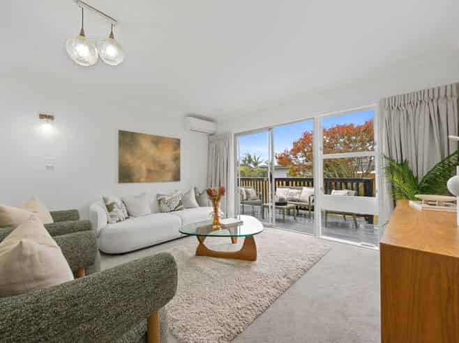 2/49 Littlejohn Street, Hillsborough