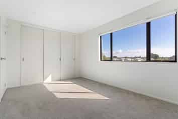 4/21 Erima Avenue, Point England