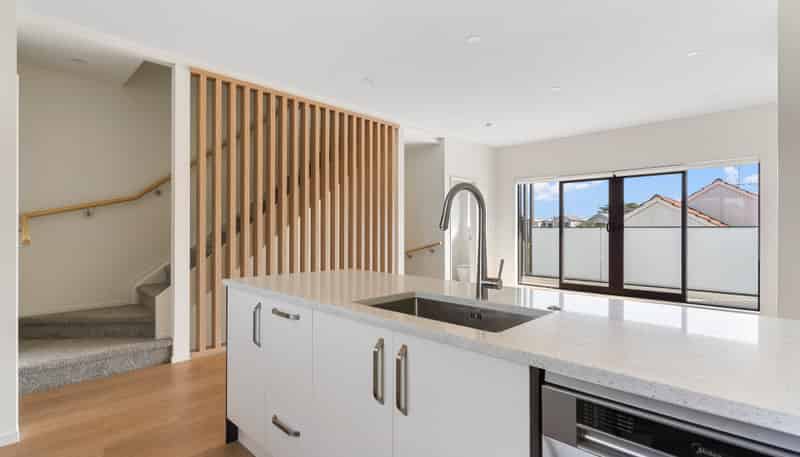 4/21 Erima Avenue, Point England