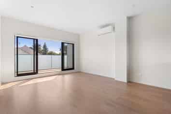 4/21 Erima Avenue, Point England