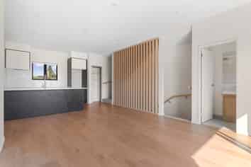 4/21 Erima Avenue, Point England