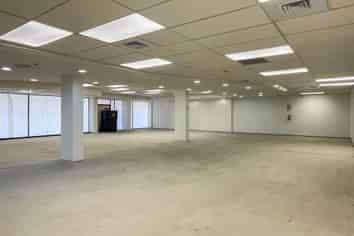 OPEN PLAN RETAIL WITH MASSIVE FRONTAGE
