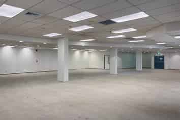 OPEN PLAN RETAIL WITH MASSIVE FRONTAGE
