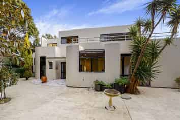 65 Nevay Road, Miramar