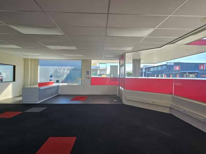 High profile 220sqm tenancy