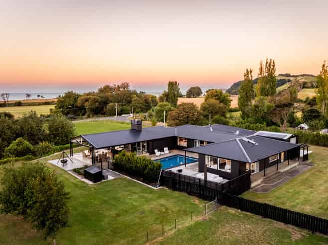 10 Charlton Road, Te Awanga