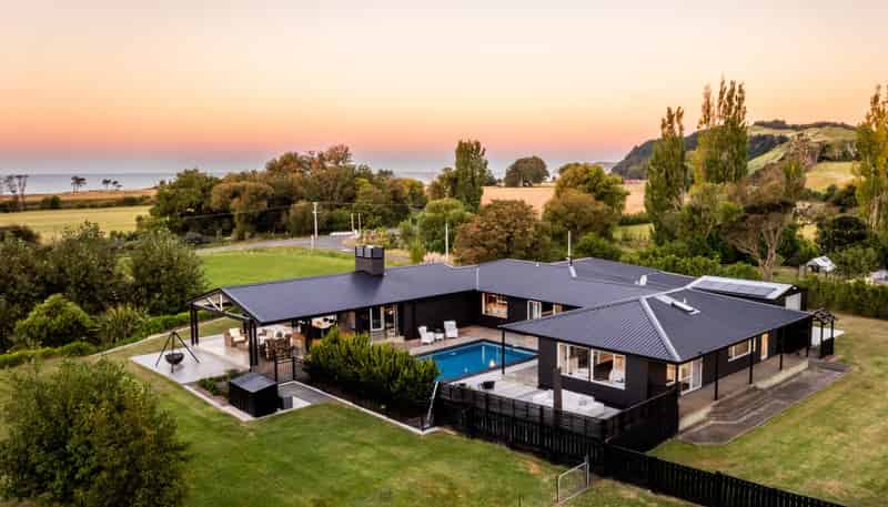 10 Charlton Road, Te Awanga