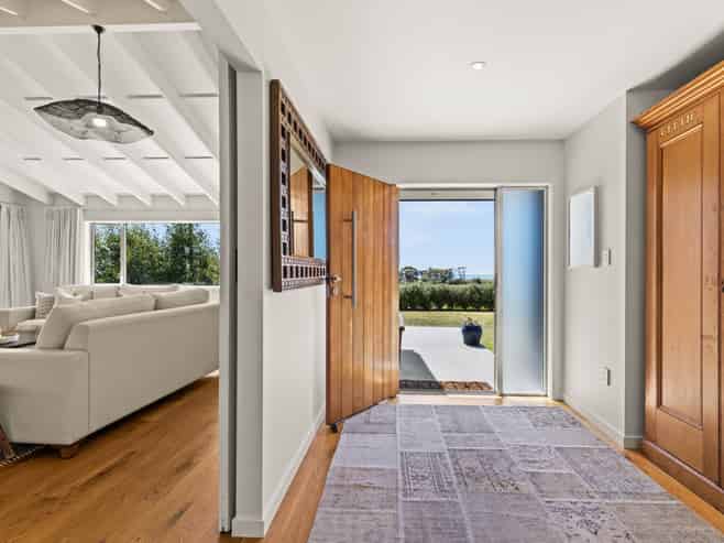 10 Charlton Road, Te Awanga