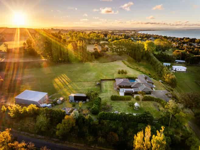 10 Charlton Road, Te Awanga