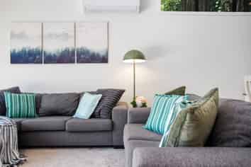 892 West Coast Road, Waiatarua