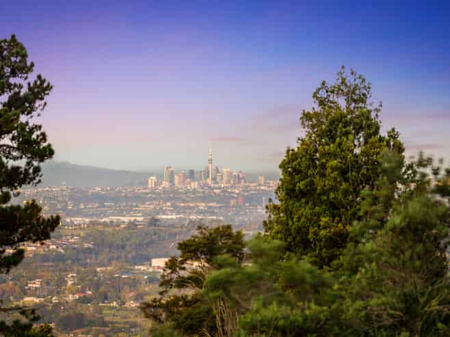 892 West Coast Road, Waiatarua