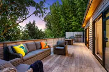 892 West Coast Road, Waiatarua