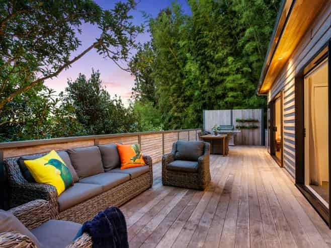 892 West Coast Road, Waiatarua