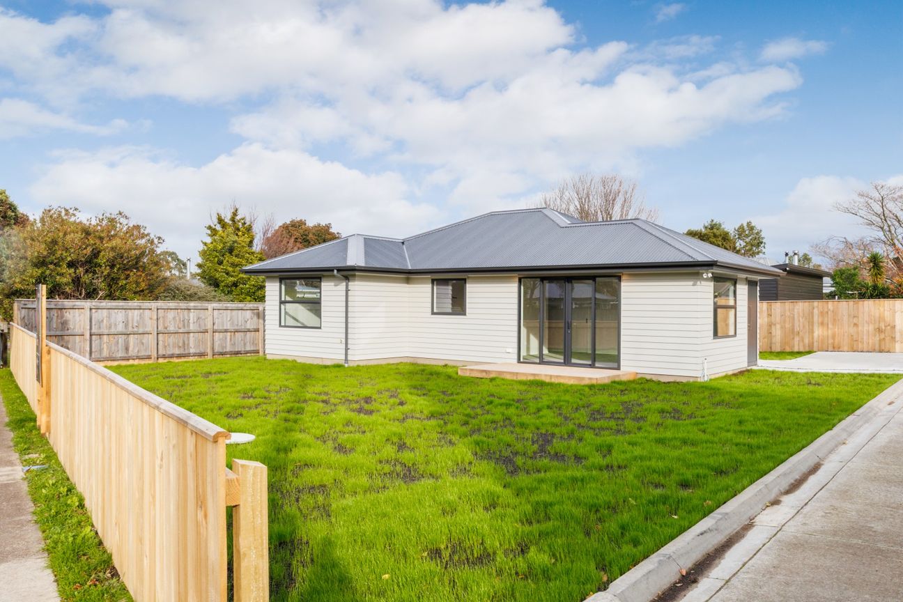 MODERN LIVING WITH ROOM TO ADD VALUE - Aanzicht 2