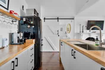 8 Fourth Avenue, Onetangi