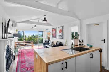 8 Fourth Avenue, Onetangi