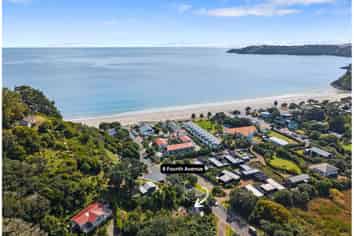 8 Fourth Avenue, Onetangi