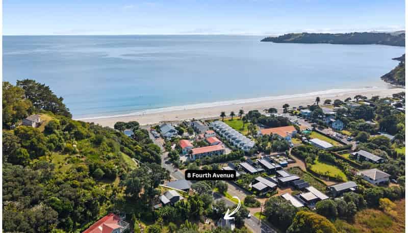 8 Fourth Avenue, Onetangi