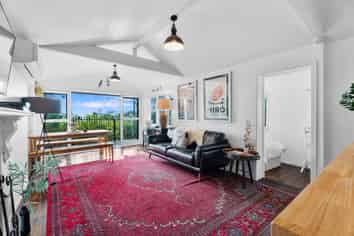 8 Fourth Avenue, Onetangi