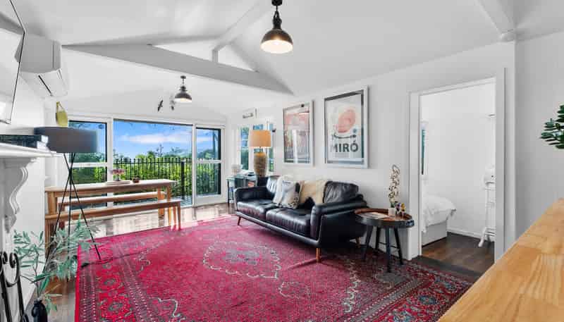 8 Fourth Avenue, Onetangi