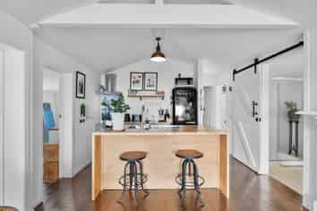 8 Fourth Avenue, Onetangi