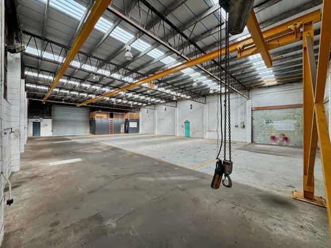 Warehouse with yard and gantry crane