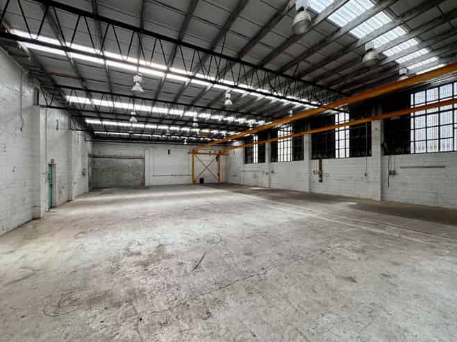 Warehouse with yard and gantry crane