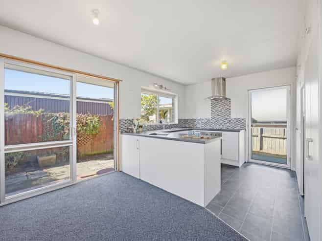 2/3 Hythe Lane, Saint Martins