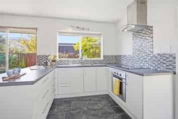 2/3 Hythe Lane, Saint Martins