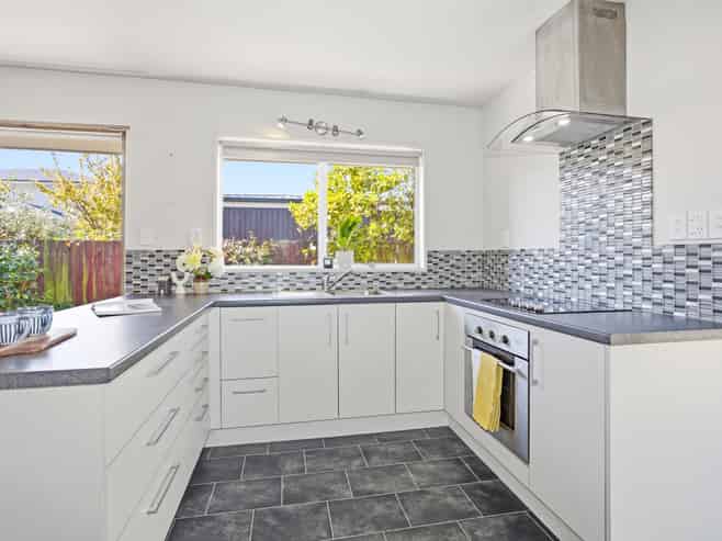 2/3 Hythe Lane, Saint Martins