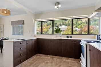 2 Brydon Way, THE WOOD