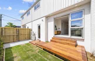 1-2/16 Bass Street, Woolston