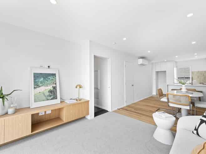 1-2/16 Bass Street, Woolston