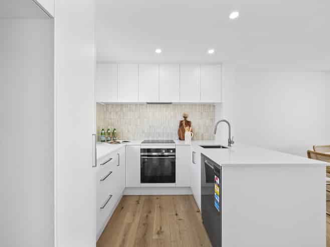 1-2/16 Bass Street, Woolston