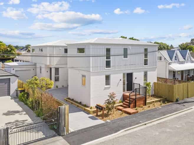 1-2/16 Bass Street, Woolston