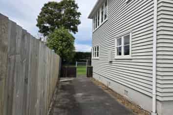 14 Newall Ave, Bryndwr