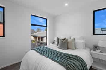 2/15 Donald Place, Merivale