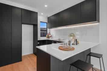 2/15 Donald Place, Merivale